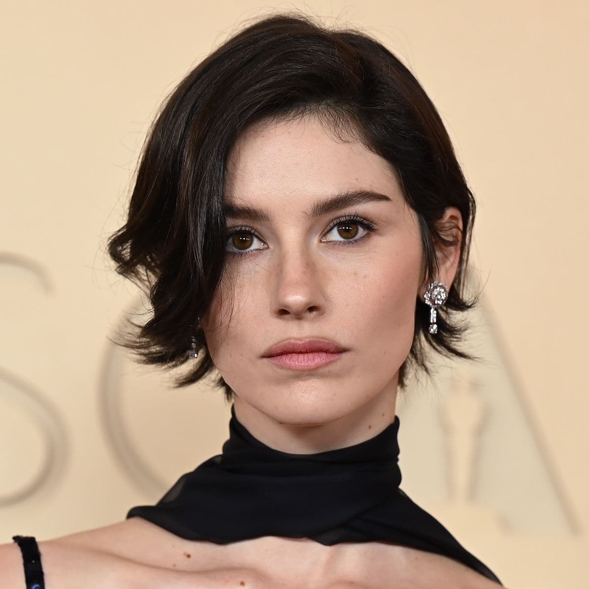  Gracie Abrams, Teyana Taylor, and Jessie Buckley Wore the Same $180 Chanel Foundation on the Oscars Red Carpet 